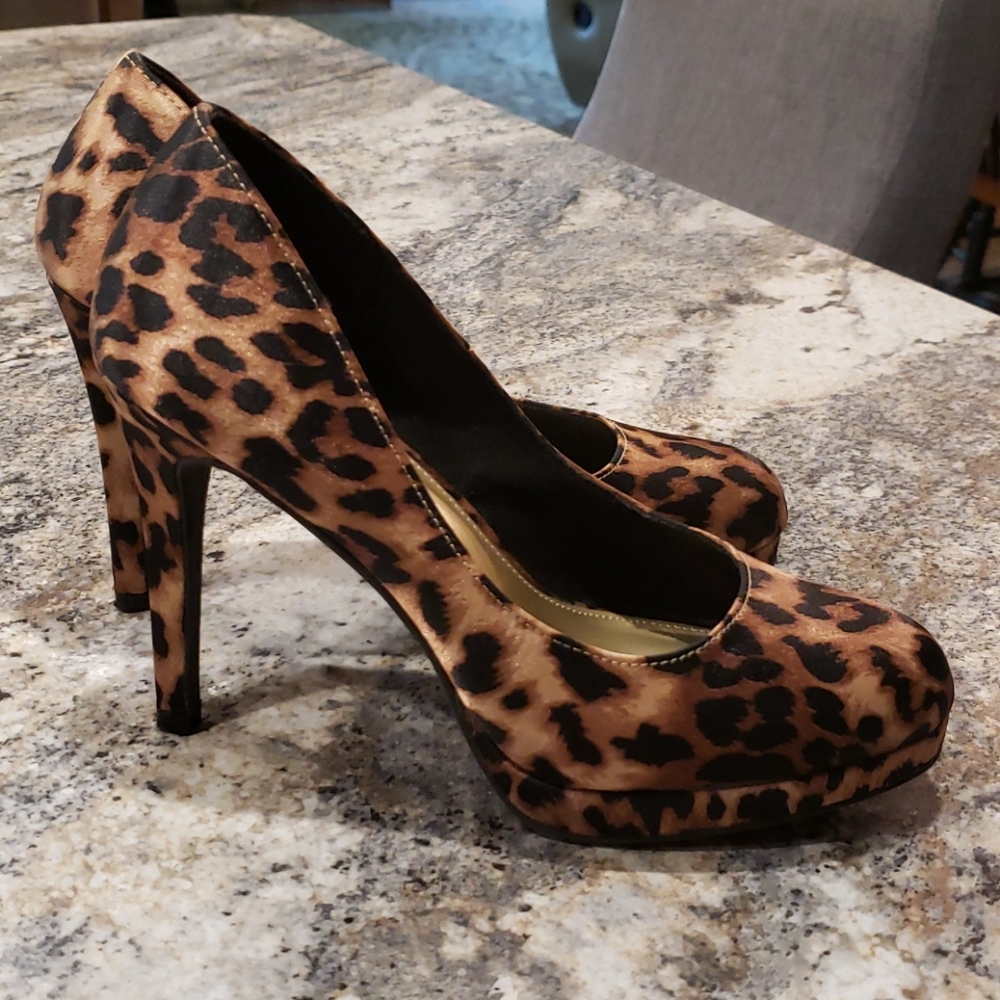 FIONI Clothing Leopard Print Heels